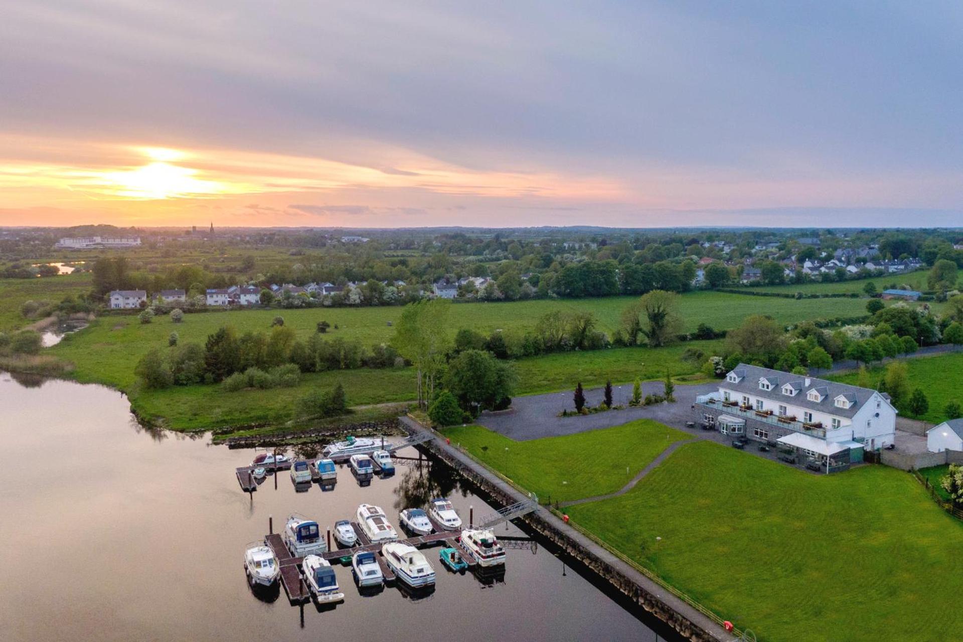 Moycarn Lodge & Marina Балинаслоу Екстериор снимка